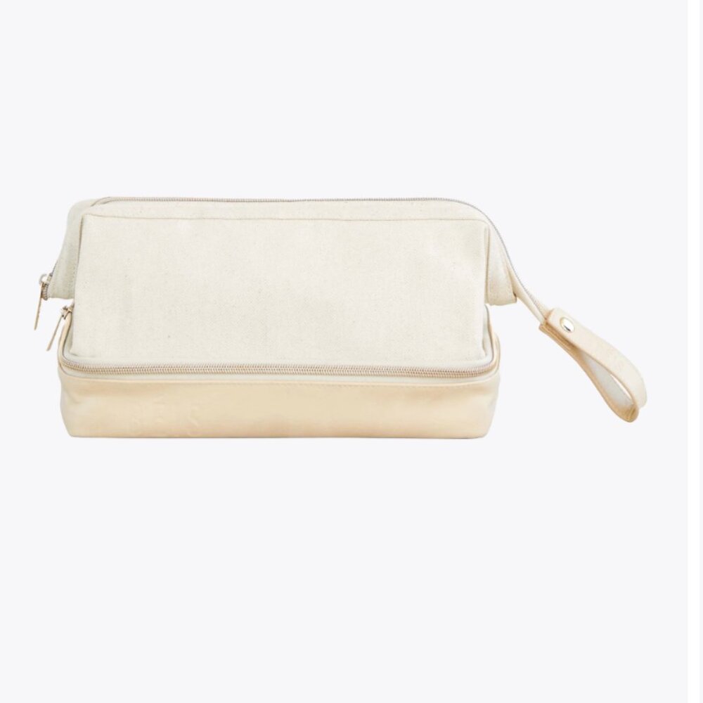 NWT Beis Dopp Kit in Beige